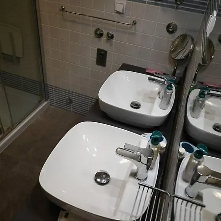 Modern & Comfy @ The Stylish Stari Grad Apartman